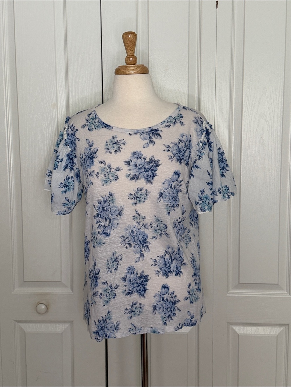 LOFT Blue Floral Linen Top | Size M | Cotton Flutter Sleeve Blouse